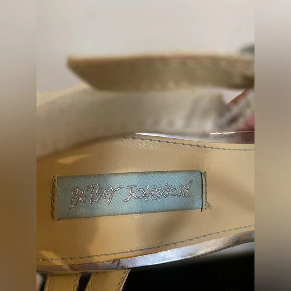 Betsey Johnson cream glitter heels with t strap and buckle closure 9.5 wedding - Picture 10 of 13